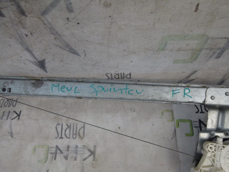 MERCEDES SPRINTER 2019-ON FRONT RIGHT WINDOW MOTOR GENUINE A9067200046