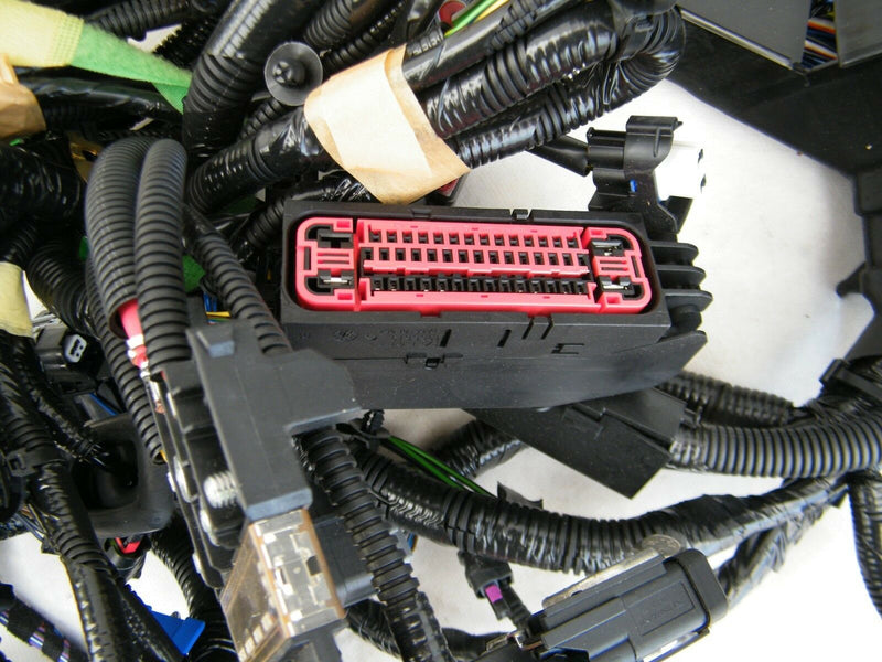 FORD B-MAX / FIESTA MK6 FUSE BOX WITH WIRING 7171-3330-30