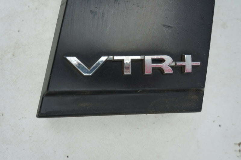 CITROEN C4 GRAND PICASSO 2006-2013 LEFT SIDE EXTERIOR PILLAR TRIM EMBLEM VTR+