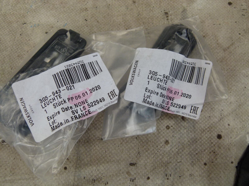 VW SEAT AUDI PAIR OF LICENSE PLATE NUMBER PLATE LIGHTS GENUINE 3G5943021