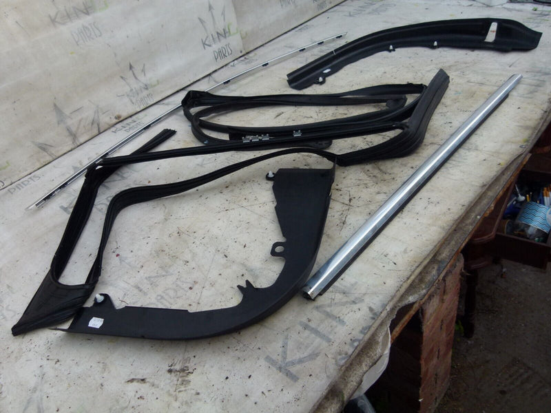 JAGUAR XJ 351 2009-15 FRONT RIGHT DOOR SEALS AND TRIMS GENUINE AW93208B12A