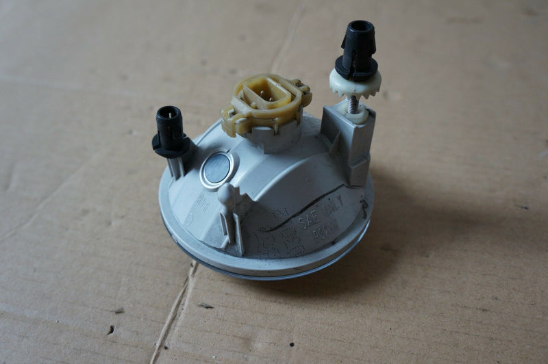 CHEVROLET CAPTIVA VAUXHALL ANTARA 10-15 FRONT FOG LIGHT 948415 (S10-07)