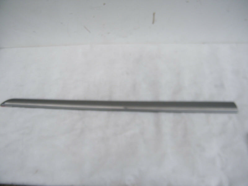 Mercedes W169 A-Klasse Right front door strap moulding A1696900462 (MB19)