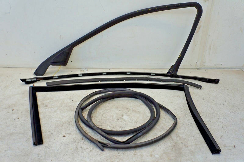 BMW 5 SERIES E60 M5 2003-2010 FRONT RIGHT DOOR TRIM STRIP MOULDING SEAL KIT