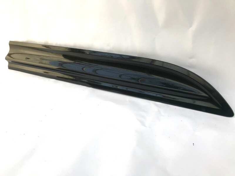 PORSCHE MACAN S T GTS 2022  FRONT DOOR PANEL TRIM MOULDING RIGHT SIDE 95B837890