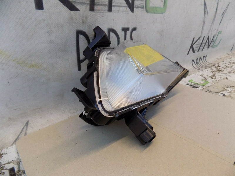 HYUNDAI i30 2017-2020  FRONT RIGHT HALOGEN DRIVER SIDE GENUINE 92208-G40