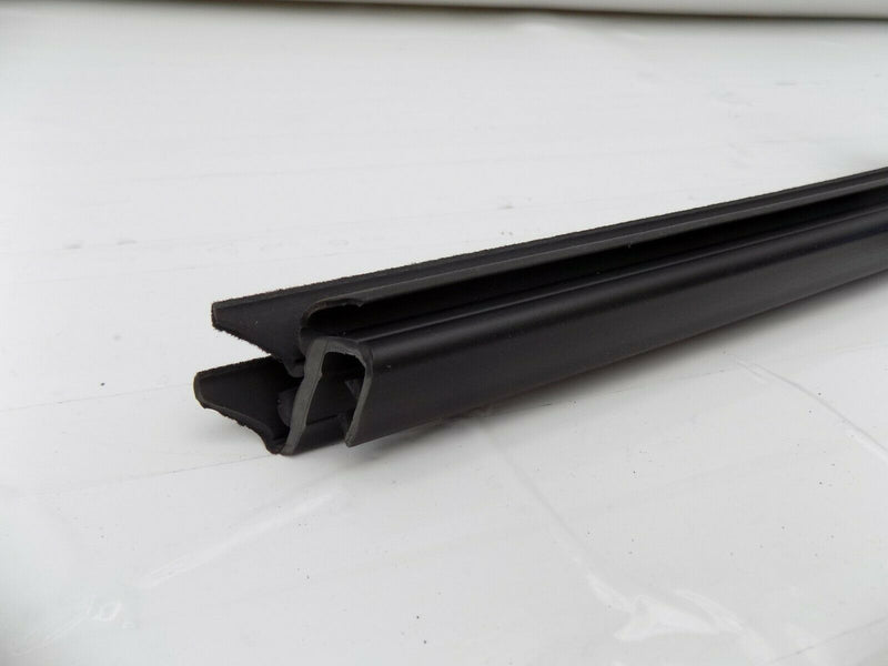 BMW 1 Series F20 F20 LCI Front Right Window Seal Guide Strip 7240860 NEW /S12-31