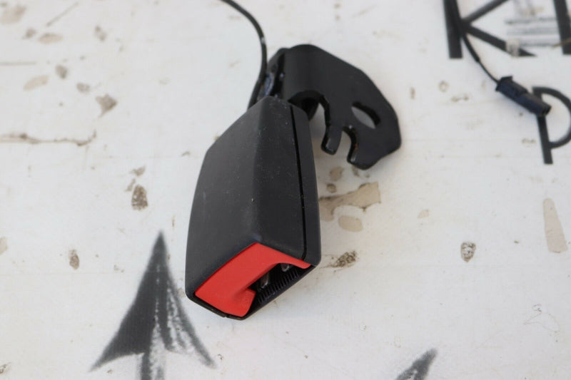 VAUXHALL CORSA E 2014-ON RIGHT SIDE REAR SEAT BELT BUCKLE 13427735