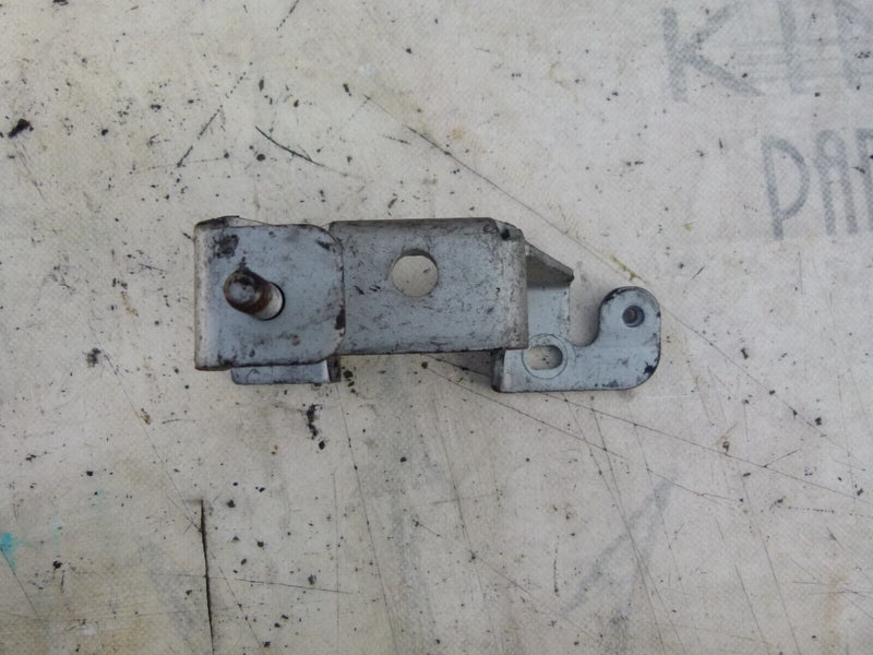 MERCEDES C W204 2007-2011 2.2 CDI ENGINE MOUNT BRACKET GENUINE A2044901140