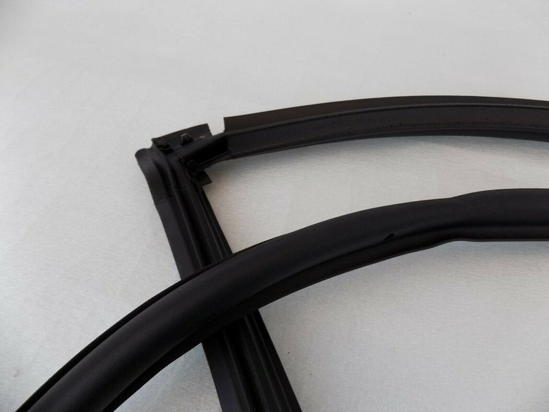 FORD FISTA MK7 2009-19 FRONT LEFT DOOR SEAL WEATHERSTRIP RUBBER 1781749 /B10-04