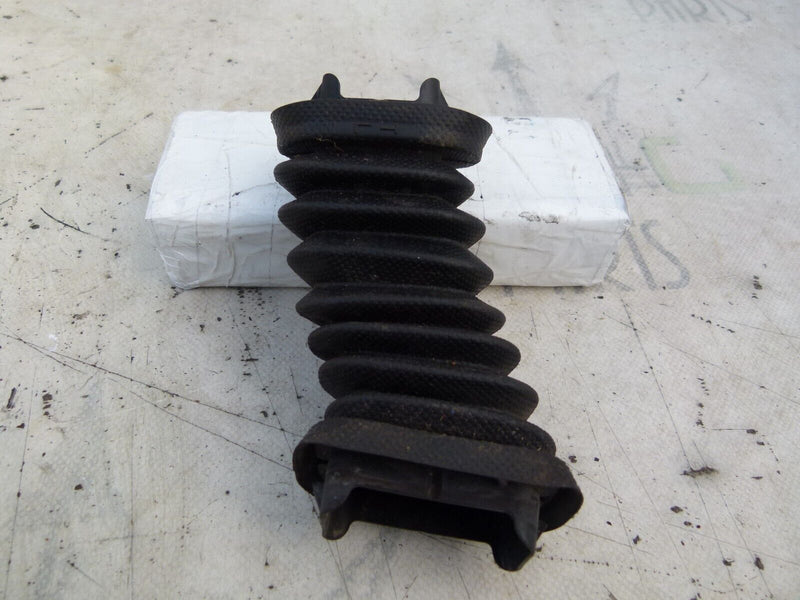 MERCEDES C W204 2007-11 FRONT LEFT DOOR RUBBER GROMMET GENUINE A2048210197