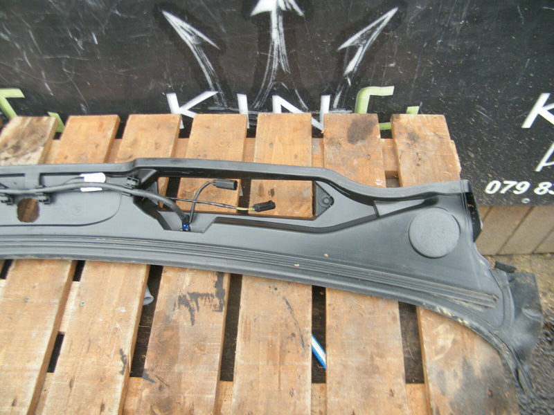 BMW 3 Series E91 90 09-11 FRONT TOP WIPER MOTOR TRIM PANEL TRAY COVER WINDSCREEN