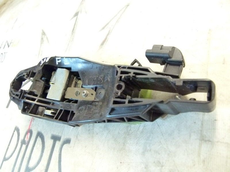 PEUGEOT 308 SW ESTATE 2017-21 FRONT LEFT DOOR HANDLE BRACKET 9802977580