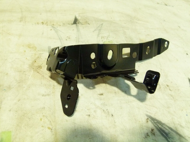 AUDI A4 S4 8W B9 2016-ON FRONT LEFT FENDER BRACKET AND PLATE 8W0821091
