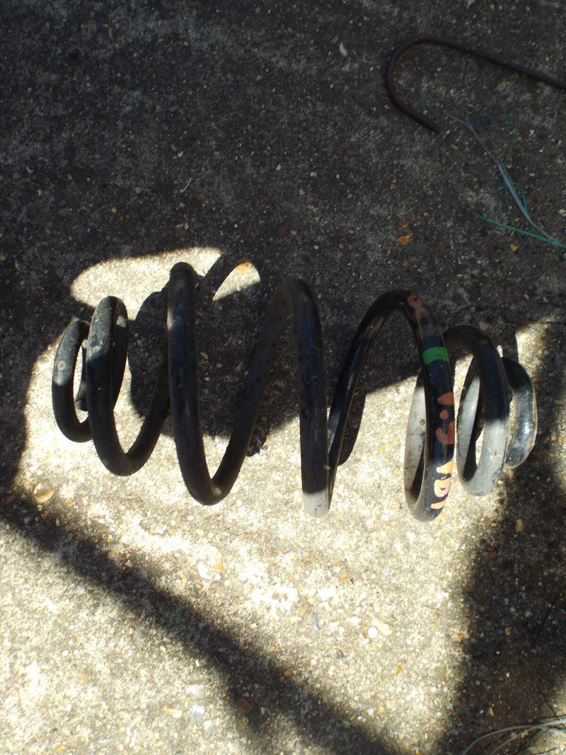 SKODA SUPERB 2001-2008 SALOON  REAR SUSPENSION COIL SPRING O/S N/S