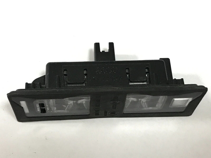 AUDI Q2 (S-LINE) 2016-ON *NEW GENUINE REAR LICENSE NUMBER PLATE LIGHT 8W6943021A