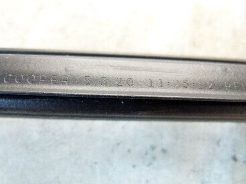 RENAULT CAPTUR 2020-ON FRONT RIGHT DOOR WINDOW GLASS SEAL STRIP 7975