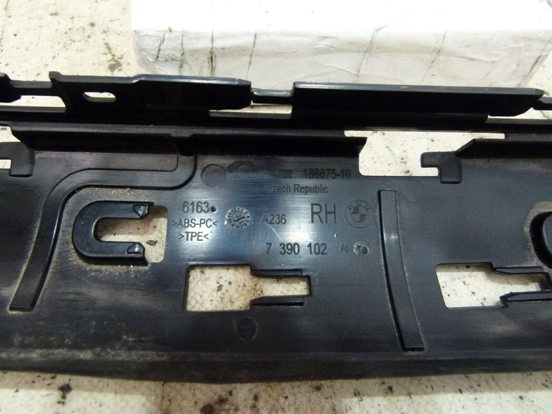 MINI COUNTRYMAN F60 2017-20 RIGHT A-PILLAR TRIM BRACKET GENUINE 7390102