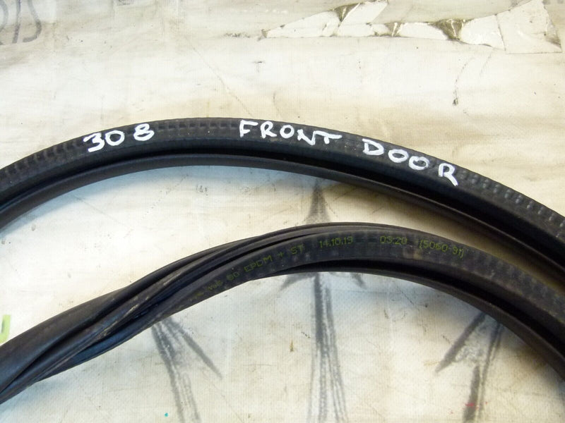PEUGEOT 308 SW ESTATE 2017-21 FRONT BOTH SIDE RUBBER SEAL 9677519680