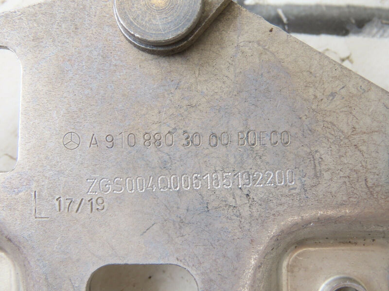 MERCEDES SPRINTER 2018-ON PAIR OF BONNET HOOD HINGES HINGE *NEW* 9108803000