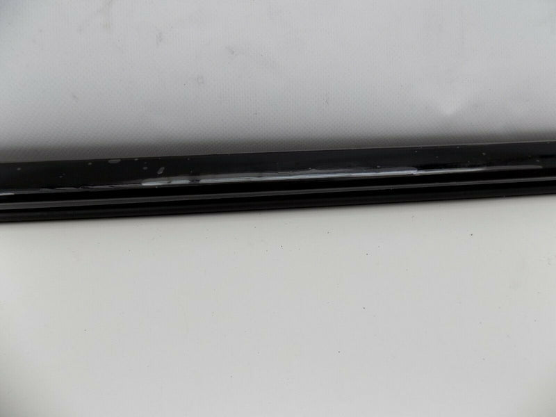 PORSCHE MACAN 2014-ON FRONT RIGHT DOOR WEATHERSTRIP TRIM *NEW 95B837476D /B06-36