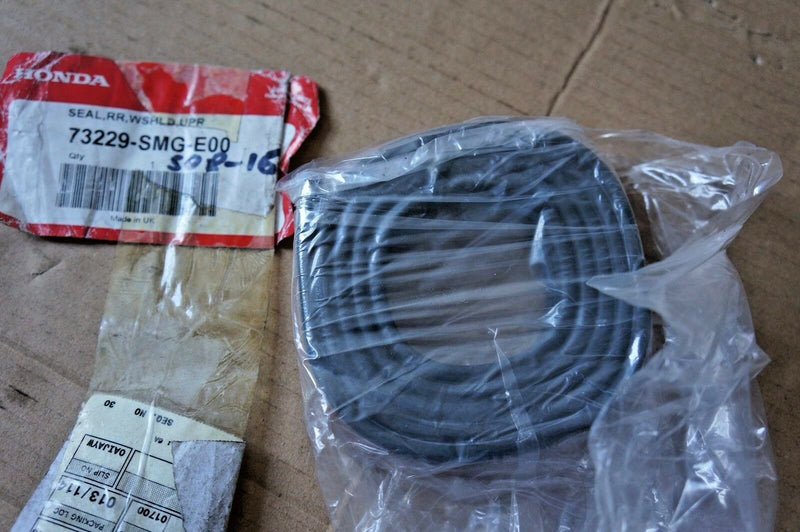 Honda Civic 2011 Rear Upper Screen Seal 73229 SMG E00 (S08-16)