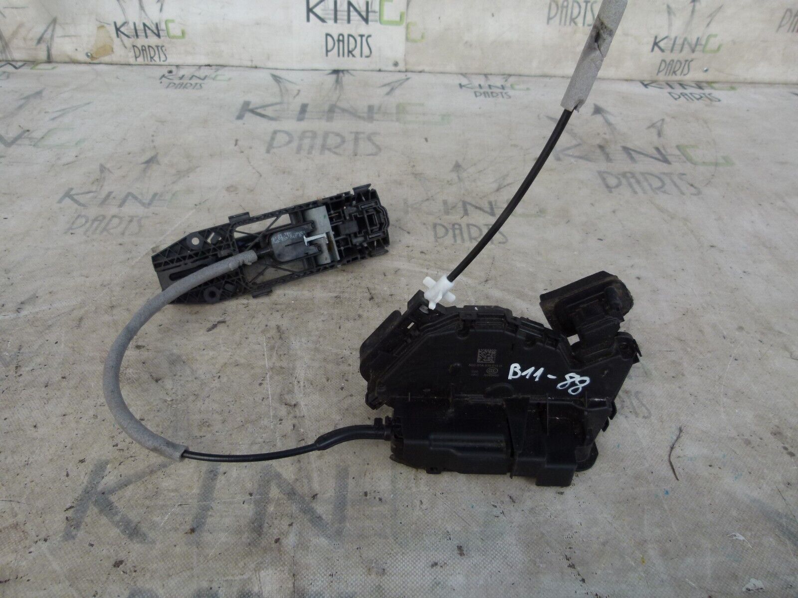 VW GOLF MK7 2012-16 REAR LEFT DOOR HANDLE & LOCK MECHANISM 7N0937017