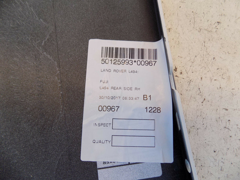 RANGE ROVER L494 SPORT AUTOBIOGRAPHY - RIGHT SIDE TOP CORNER REAR BUMPER END CAP