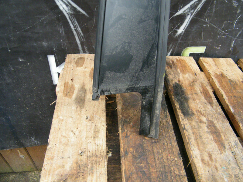 BMW E91 3 SERIES 2009-11 FRAME WINDOW SEALANT RUBBER COVER REAR DOOR LEFT SIDE