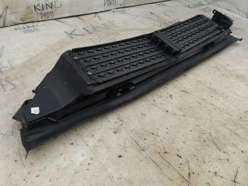 VOLVO XC90 MK2 2015-19 LOWER RADIATOR AIR GUIDE TRIM GENUINE 31353797
