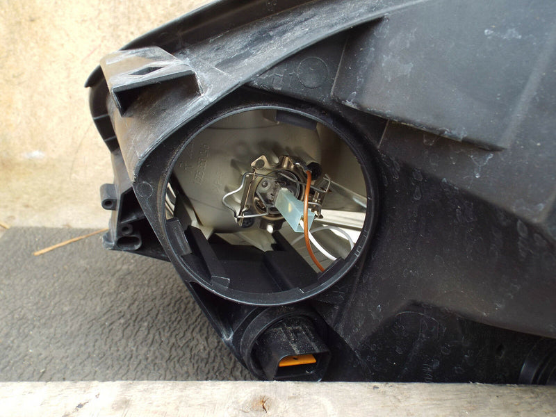 Kia Venga 2010-2014 Genuine Headlamp Headlight Right Driver Side O/S (470)