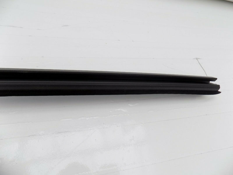 BMW 1 Series F20 F20 LCI Front Right Window Seal Guide Strip 7240860 NEW /S12-31