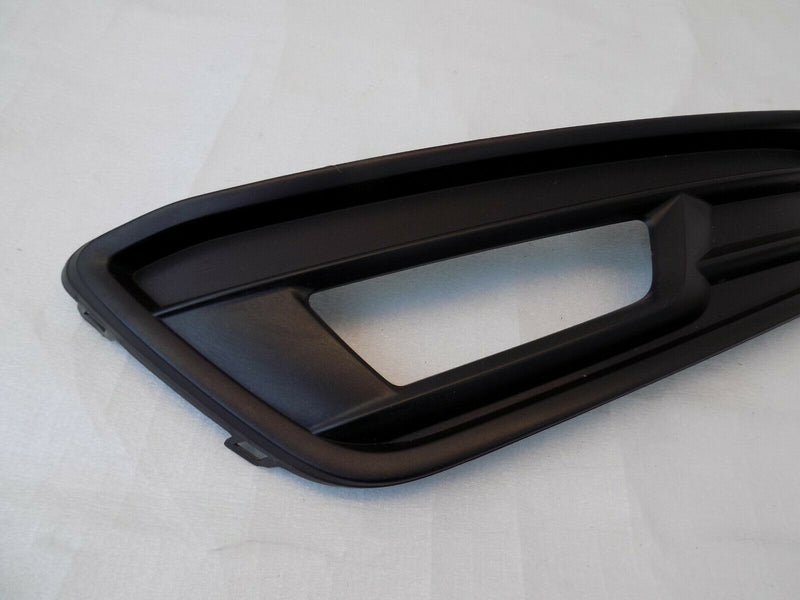 FORD FOCUS MK3 FACELIFT 2017-ON FRONT RIGHT FOG LIGHT TRIM SURROUND /S20-59