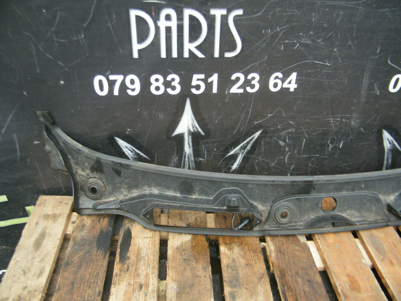 BMW 3 Series E91 90 09-11 FRONT TOP WIPER MOTOR TRIM PANEL TRAY COVER WINDSCREEN