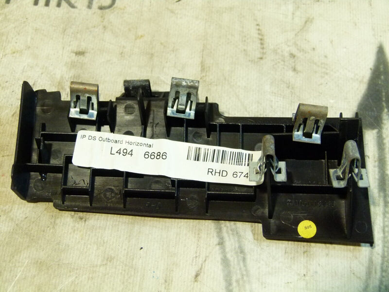 RANGE ROVER SPORT 13-17 OUTBOARD HORIZONTAL TRIM MOLDING 105111974C