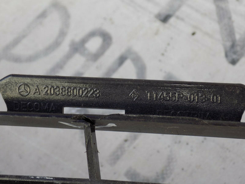 MERCEDES-BENZ C (W203) 2002 FRONT GRILL A2038800223
