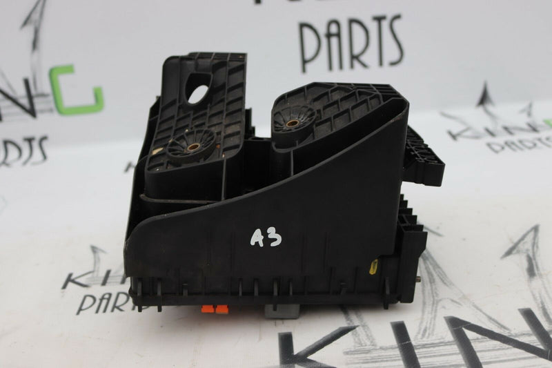 AUDI A3 (8P) 2003-2012 FUSE BOX 01394932