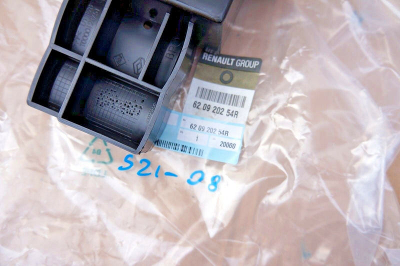 RENAULT CLIO MK4 2013-2016 N/S LEFT FRONT BUMPER SUPPORT BRACKET (S21-08)