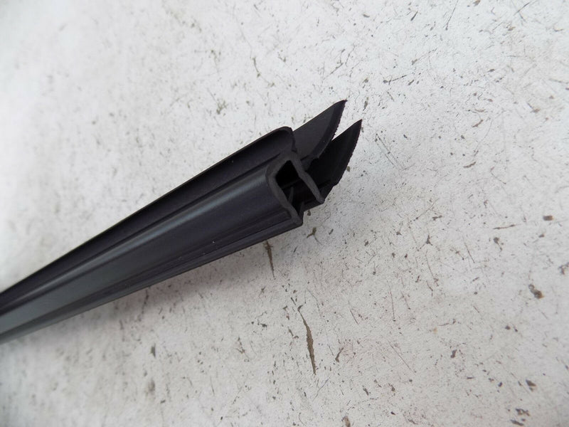 BMW X5 E70 2007-13 REAR LEFT DOOR WINDOW INNER WEATHERSTRIP SEAL 7228029 (S27-12