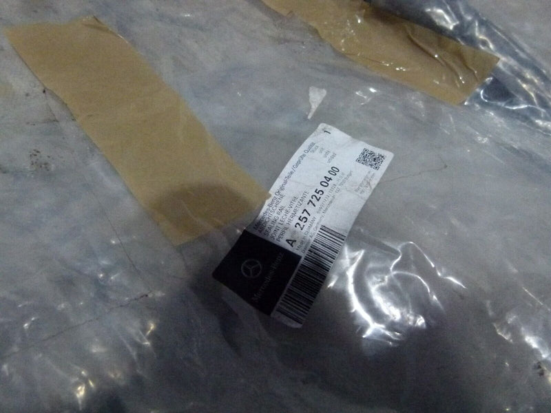 MERCEDES CLS C257 2018-21 FRONT RIGHT WINDOW SEAL GENUINE A2577250400