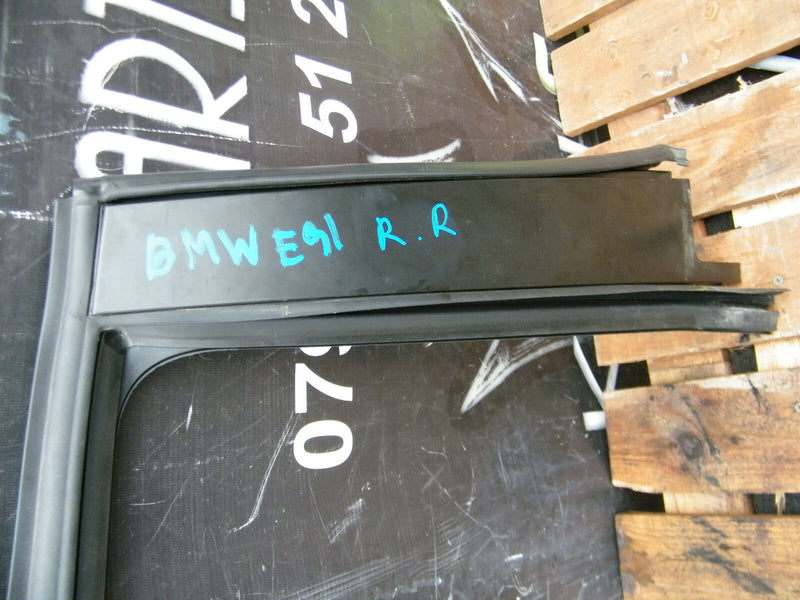 BMW E91 3 SERIES 2009-11 FRAME WINDOW SEALANT RUBBER COVER REAR DOOR RIGHT SIDE