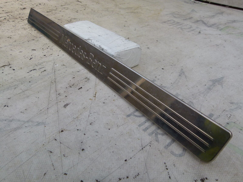 MERCEDES C W204 2007-2011 FRONT RIGHT SILL STEP TRIM GENUINE A2046800135
