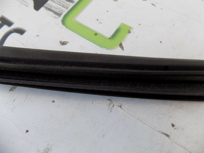 VAUXHALL ASTRA J MK6 2009-2014 FRONT L&R DOOR APERTURE RUBBER SEAL 13259929