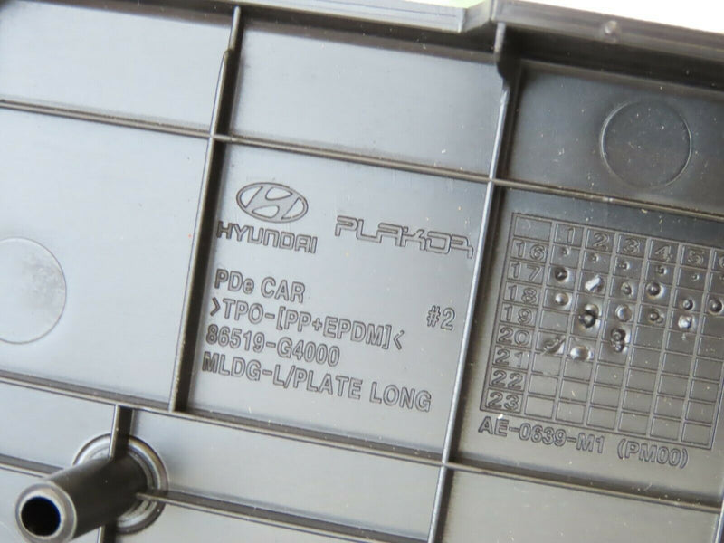 HYUNDAI i30 2018-ON FRONT BUMPER NUMBER PLATE HOLDER LONG *NEW* 86519-G4000
