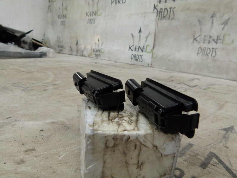 VW SEAT AUDI PAIR OF LICENSE PLATE NUMBER PLATE LIGHTS GENUINE 3G5943021