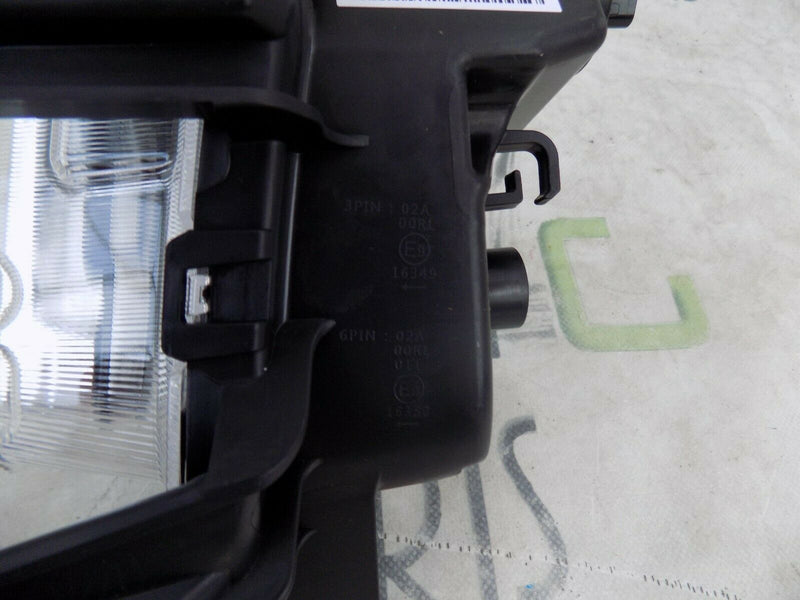 HYUNDAI i30 PD 2016-ON FRONT RIGHT LED RUNNING LIGHT FOG GENUINE 3 PIN 92208G41