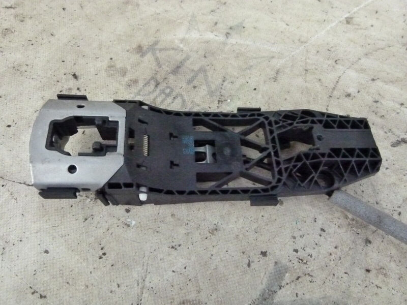 VW UP 2011-16 FRONT RIGHT DOOR HANDLE BRACKET AND LOCK GENUINE 1S2837016 S85-02