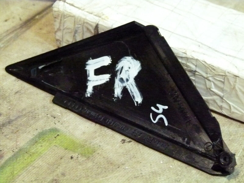 AUDI A4 S4 8W B9 2016-ON FRONT RIGHT DOOR WINDOW CORNER COVER TRIM 8W0837638