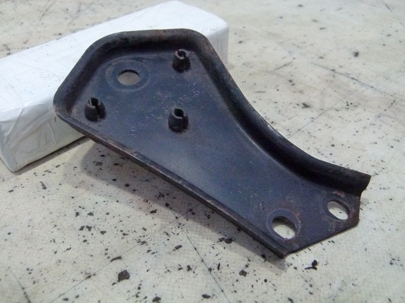 MERCEDES C W204 2007-2011 REAR RIGHT SUBFRAME BRACKET GENUINE A2043520246