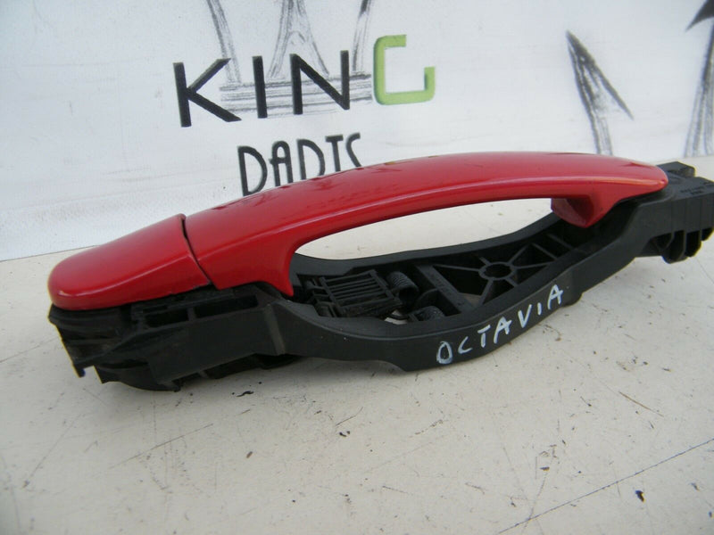 SKODA OCTAVIA MK1 1U 1996-2010 FRONT LEFT DOOR EXTERIOR HANDLE RED WITH BRACKET